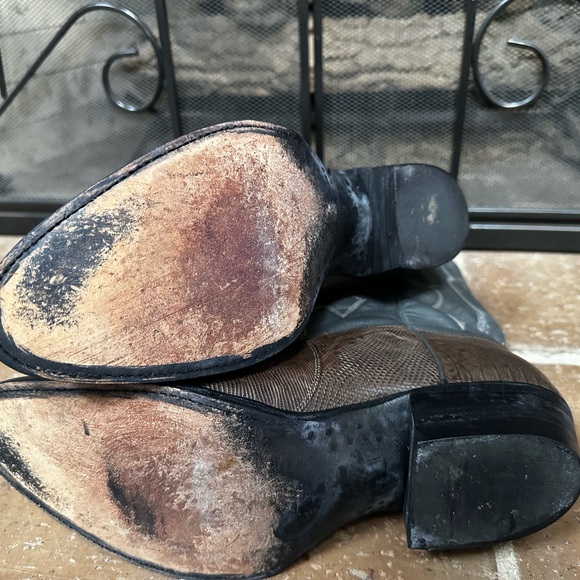 Slightly worn cowboy boots. - Picture 6 of 10